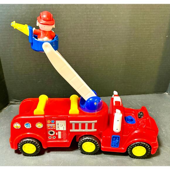 Kiddieland - Light N Sound Fire Engine - Red vehicle truck Dalmatian - Picture 5 of 5